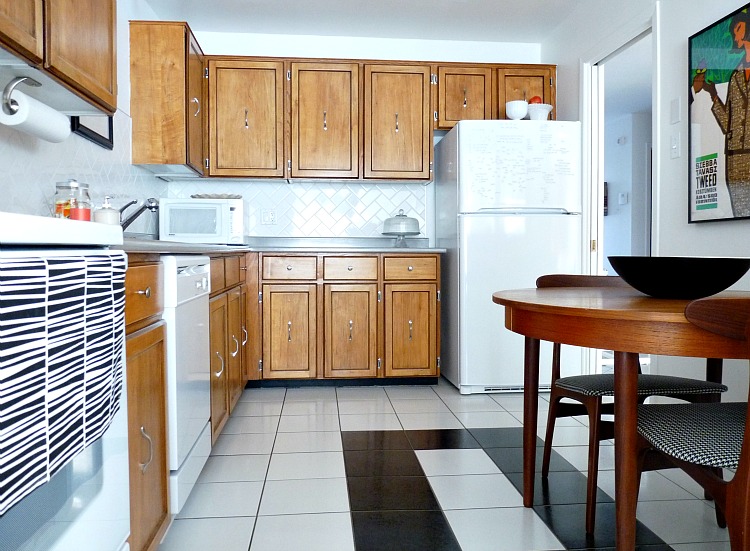 Diy Re Varnished Cabinet Fronts How To Restore Kitchen Cabinetry