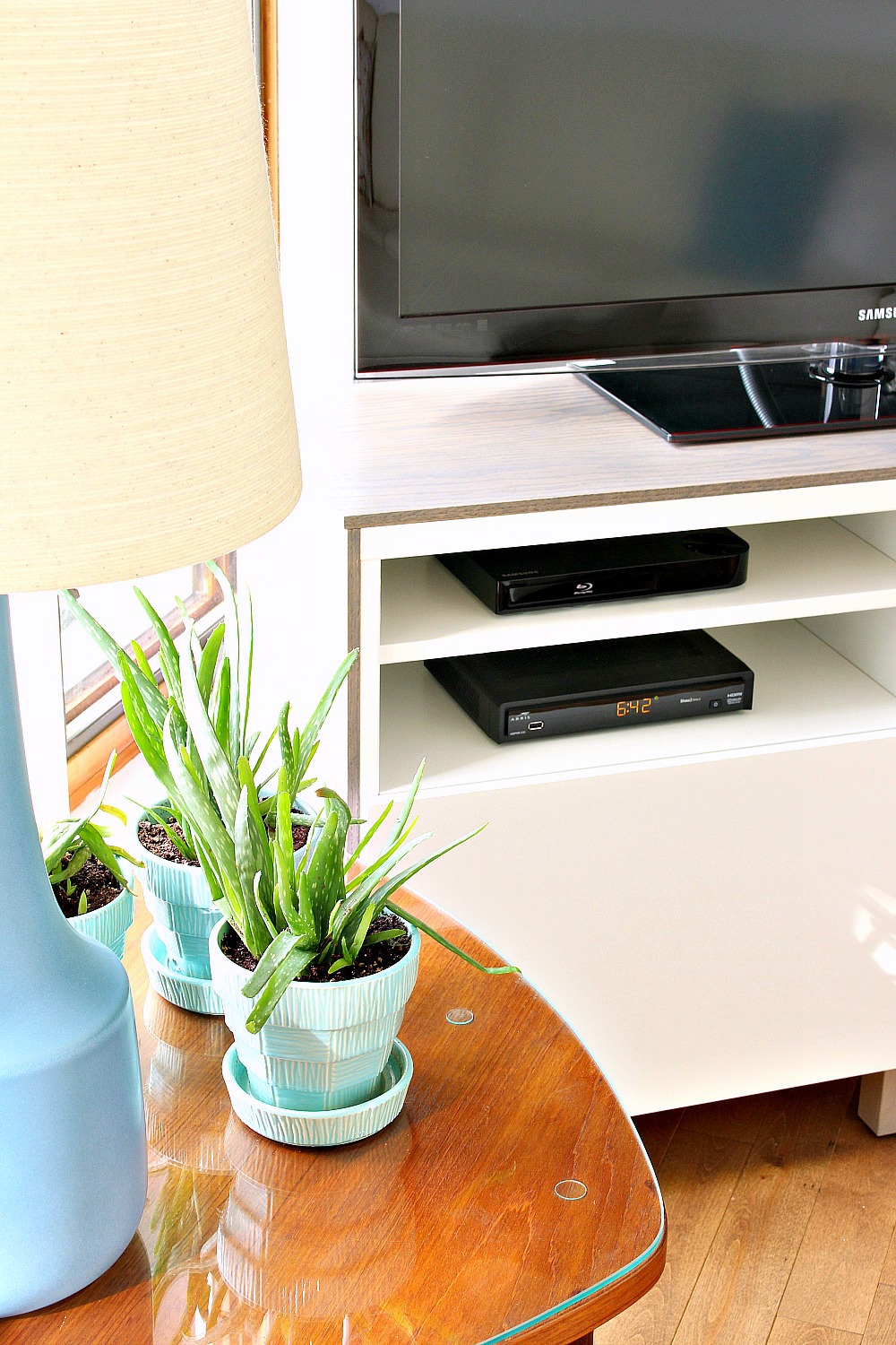 Ikea Besta Hack 2.0 | DIY Besta TV Stand with Wood Top #ikeahack #ikeabesta #savingmoney #furnituremakeover