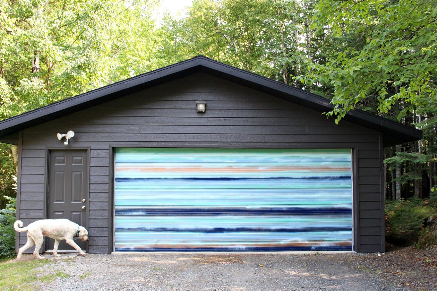 Garage Makeover Diy Mural With Coastal Vibes Dans Le Lakehouse