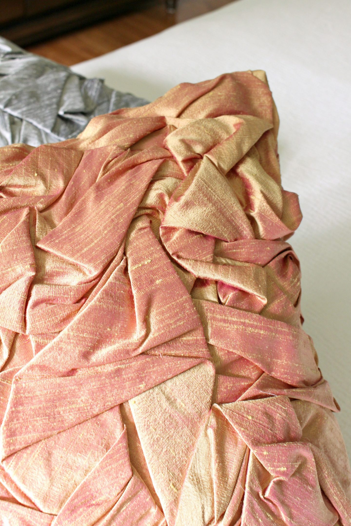 DIY folded silk pillow tutorial 