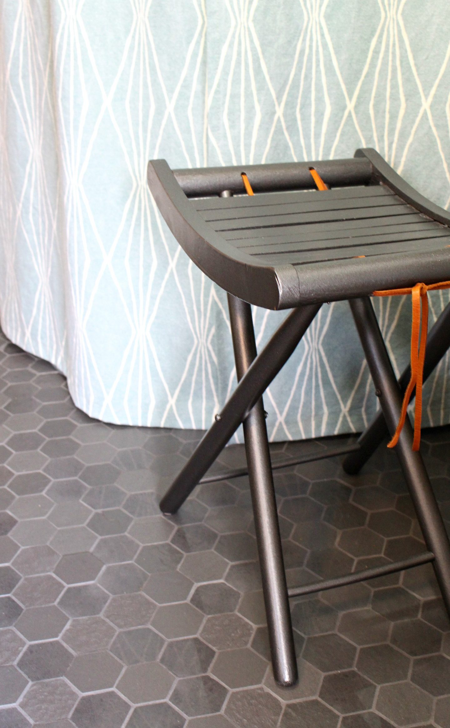 Retro Folding Stool Makeover | Before + After | Budget-friendly Furniture Makeover Vintage Upcycle Spray Paint Makeover #furnituremakeover #spraypaint #vintage