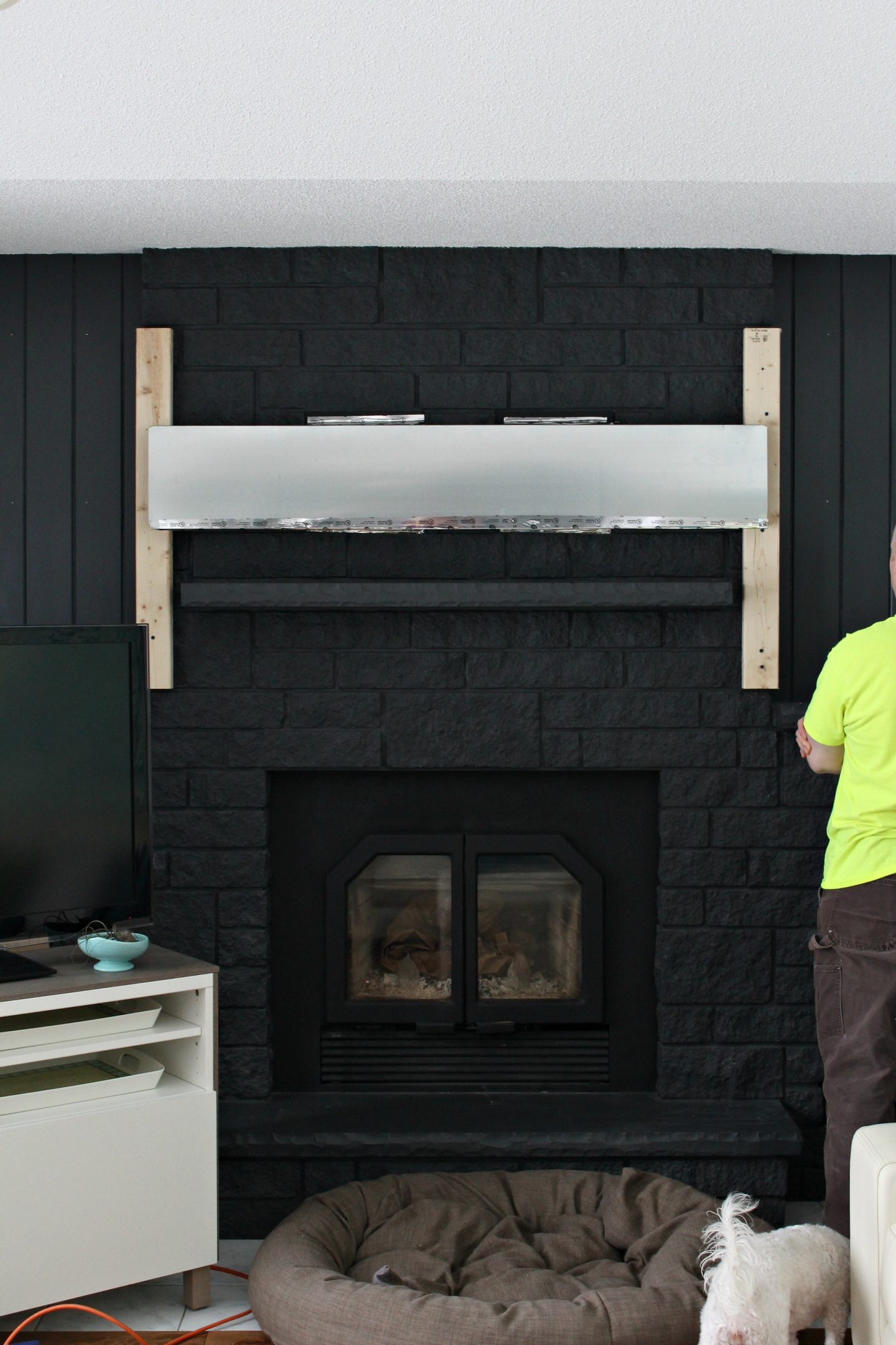 How to Build a Fireplace Bump Out to Hang a TV Dans le Lakehouse