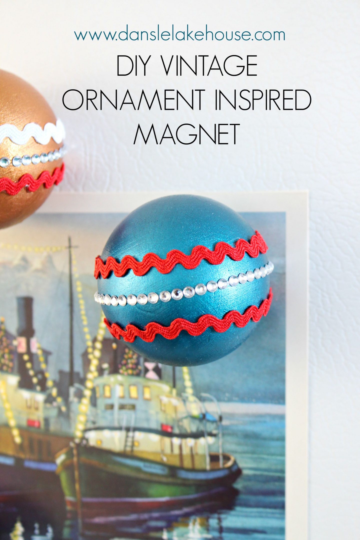 DIY Vintage Ornament Inspired Magnets | Mid-Century Inspired Christmas Decor | Retro Christmas Craft Ideas | Dans le Lakehouse #christmas #ornament #vintageornament #carddisplay