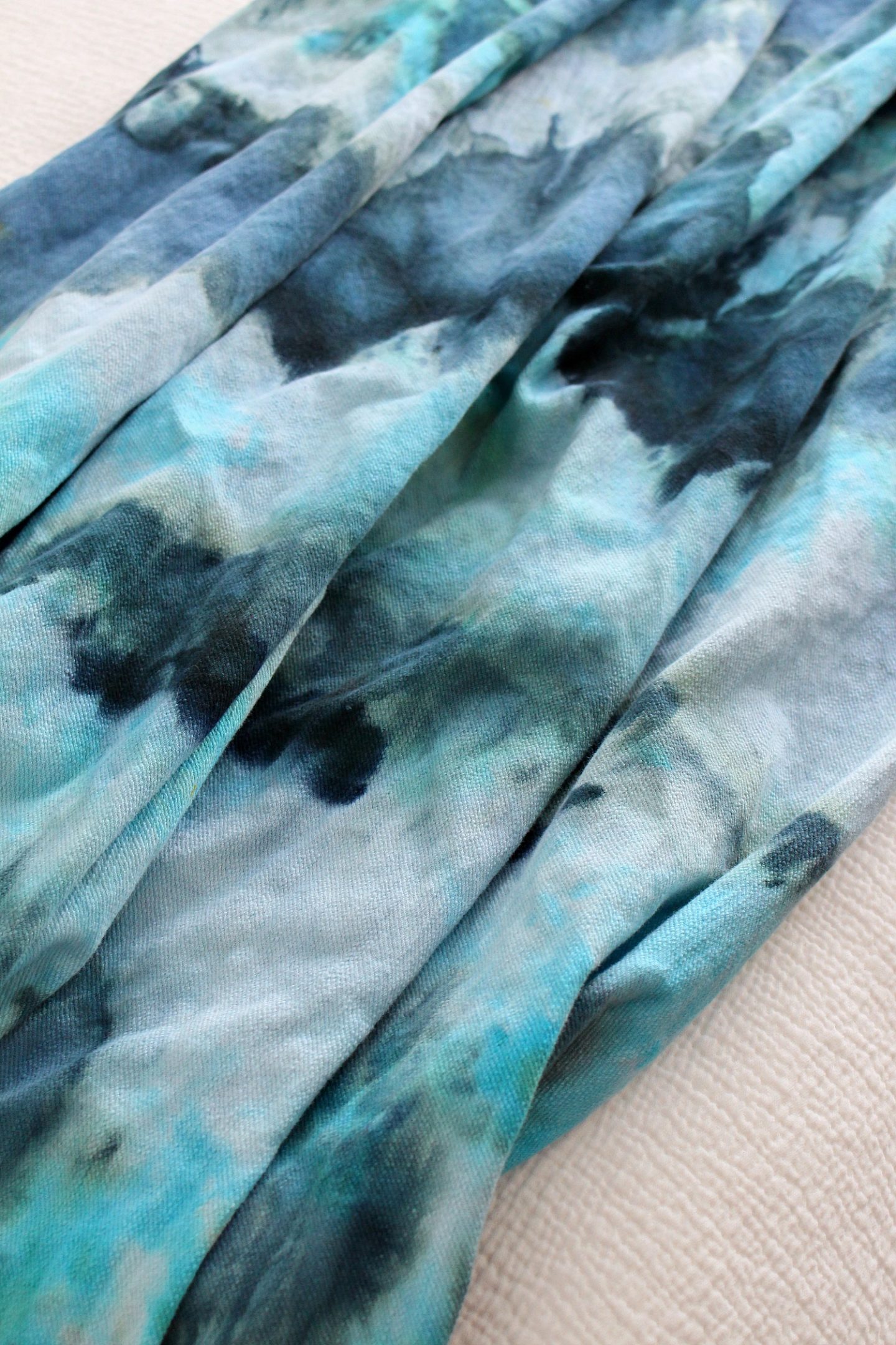 Beachy DIY Ice Dye Throw Blanket | How to Ice Dye