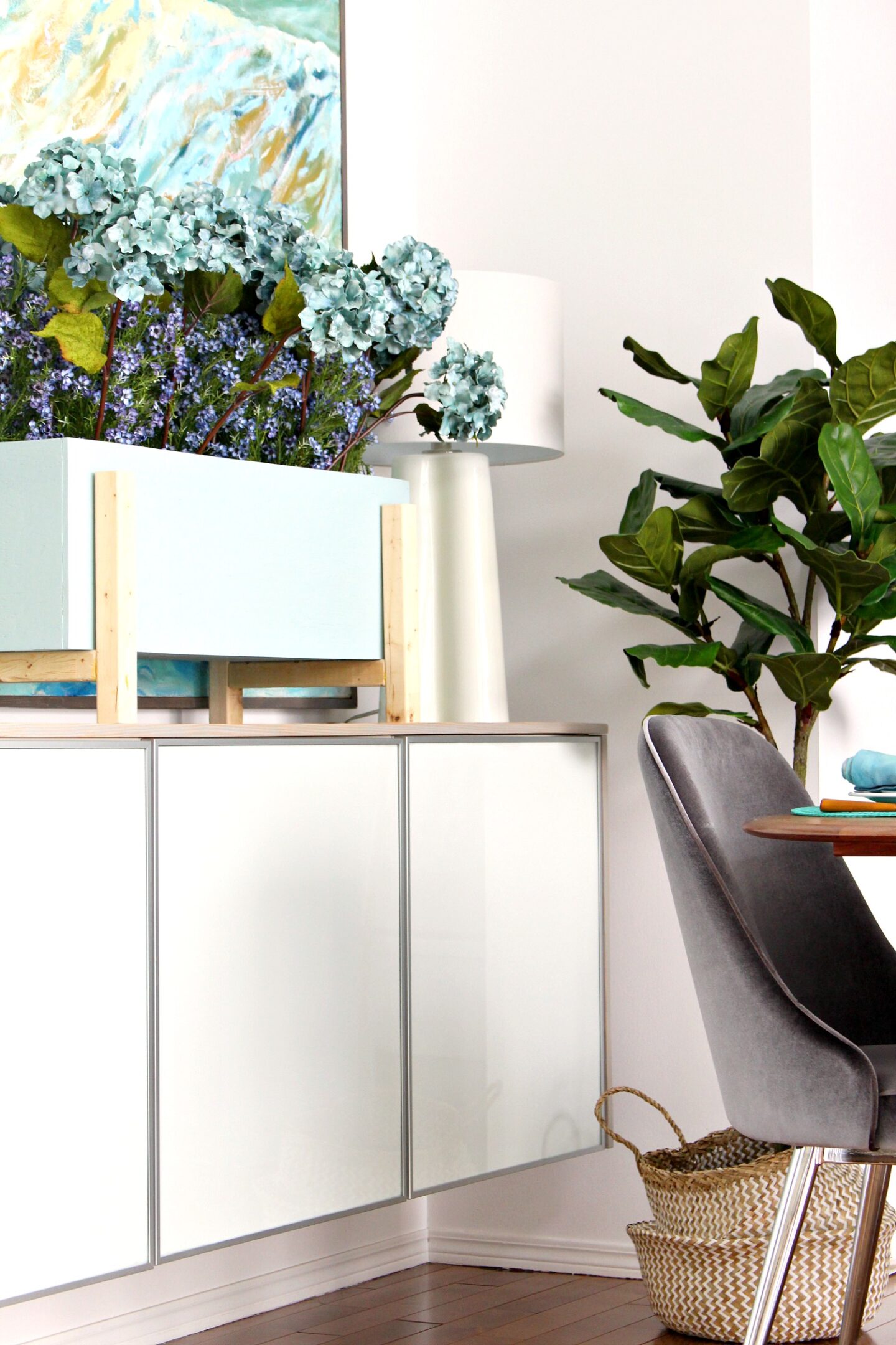 Modern DIY Planter Box for Faux Plants Dans le Lakehouse