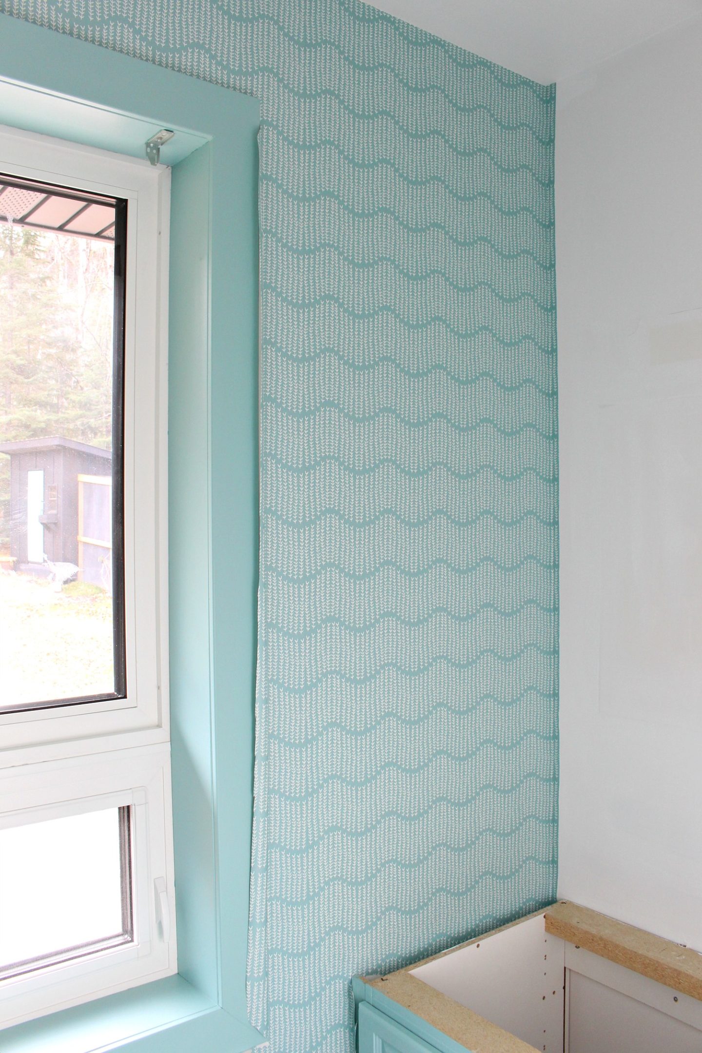DIY Wallpapering for the First Time | Spoonflower Prepasted Removable Wallpaper Review | Dans le Lakehouse DIY Wallpapering for the First Time | Spoonflower Prepasted Removable Wallpaper Review | Dans le Lakehouse