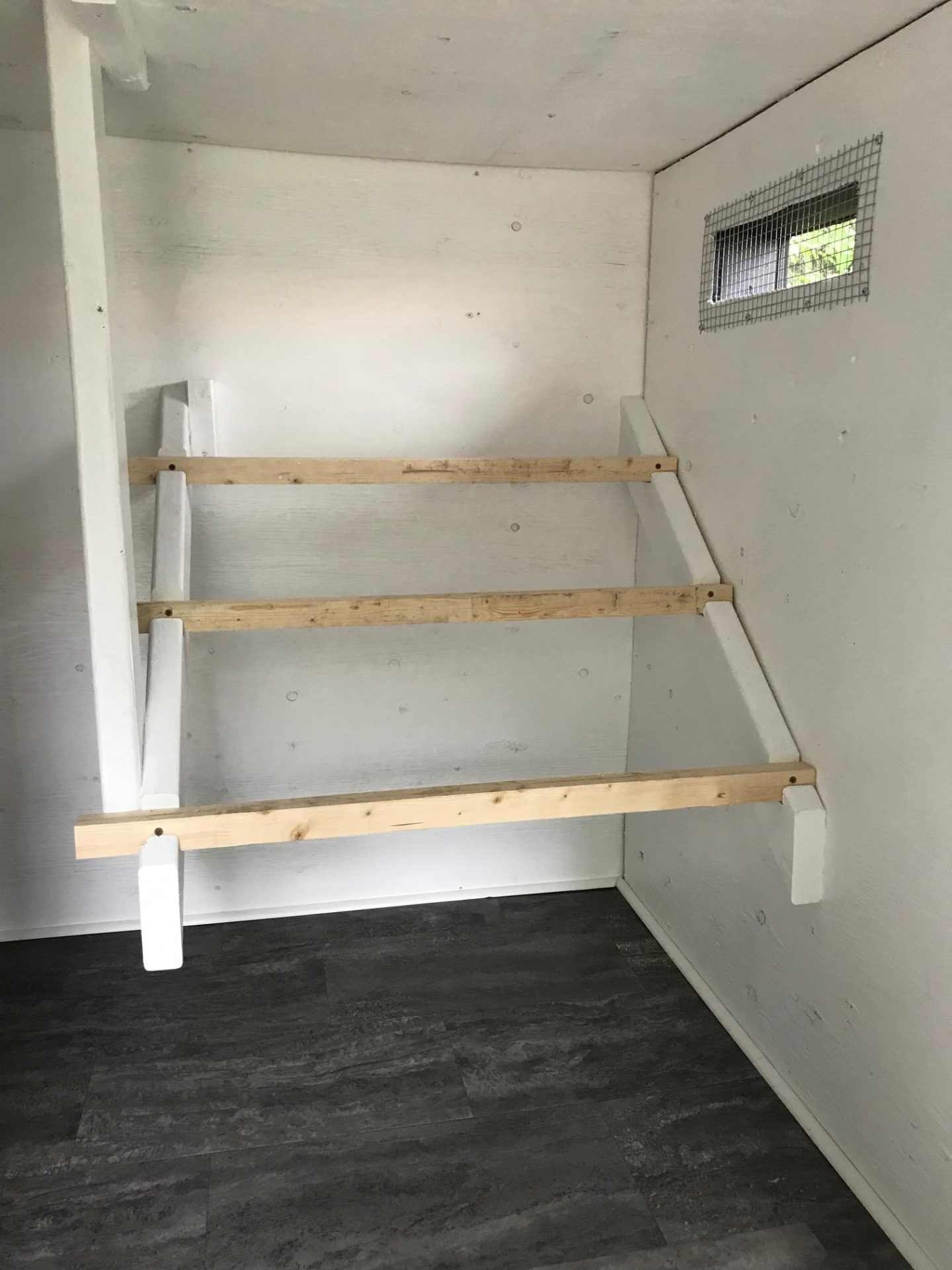Modern Diy Chicken Coop Chicken Coop And Run Built On A
