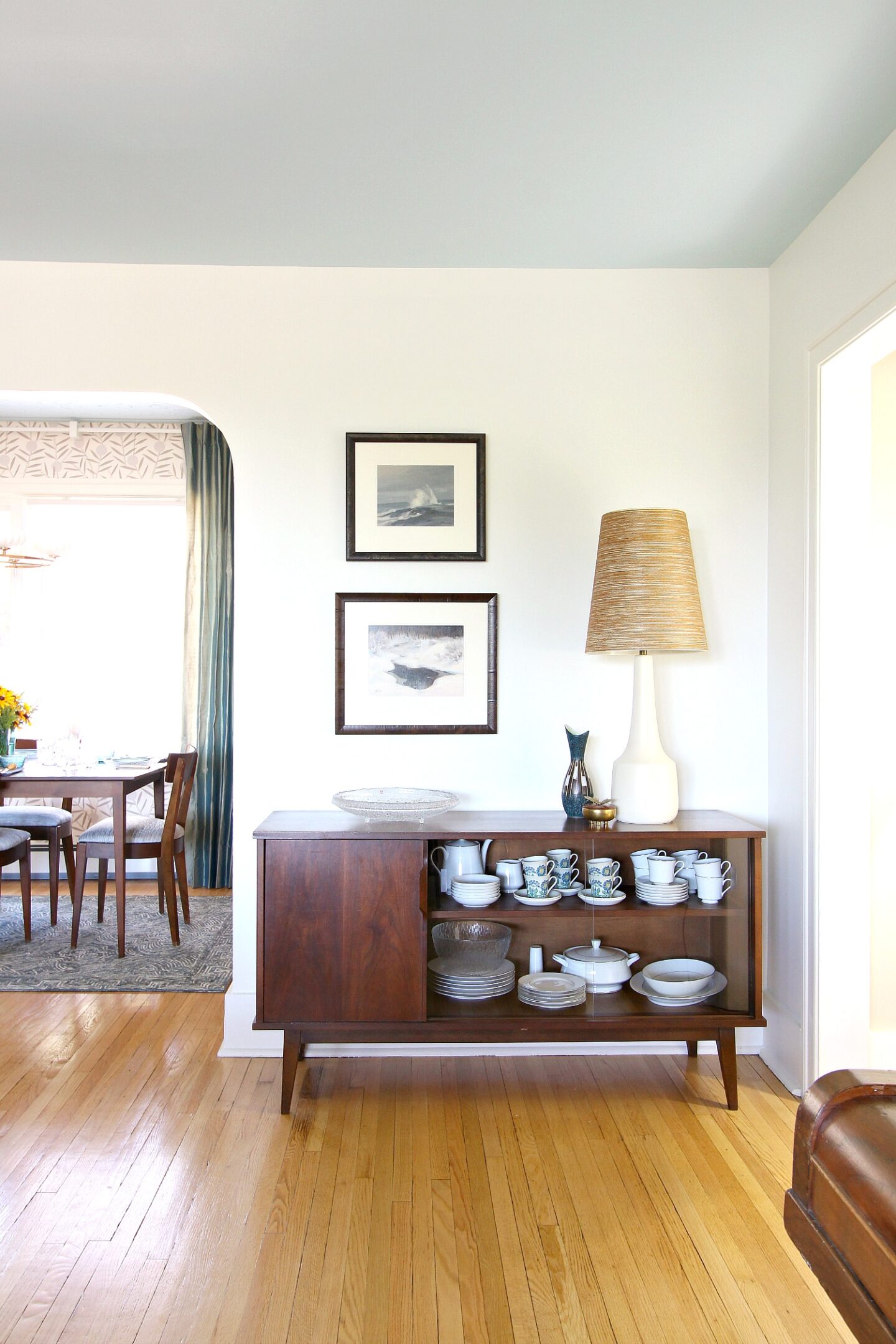 Mom's Mid-Century Modern Inspired Dining Room Makeover Reveal | Dans le ...