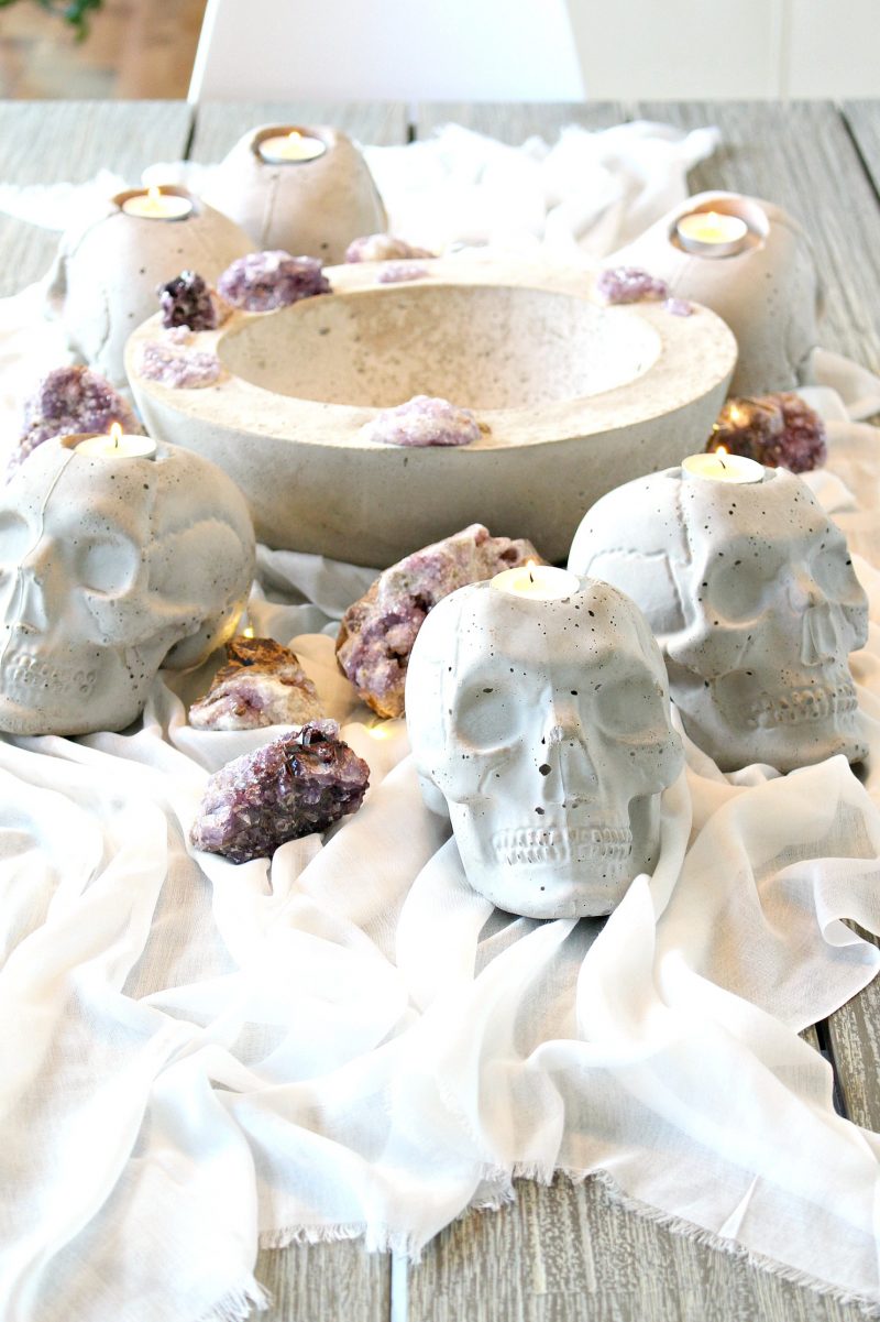 DIY Concrete Skull Candle Holder for Halloween | Dans le Lakehouse