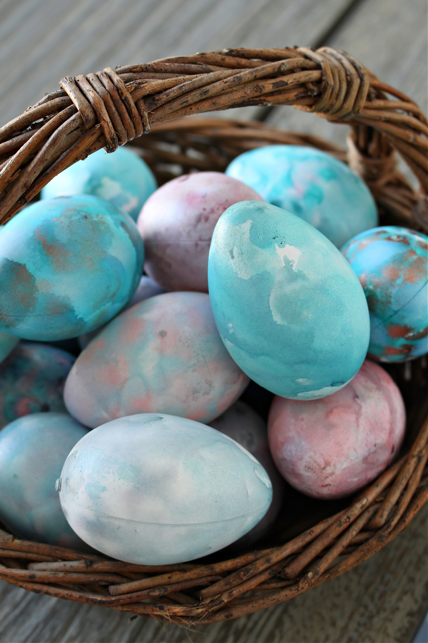 Easter Egg Decorating Idea: Marbled Eggs