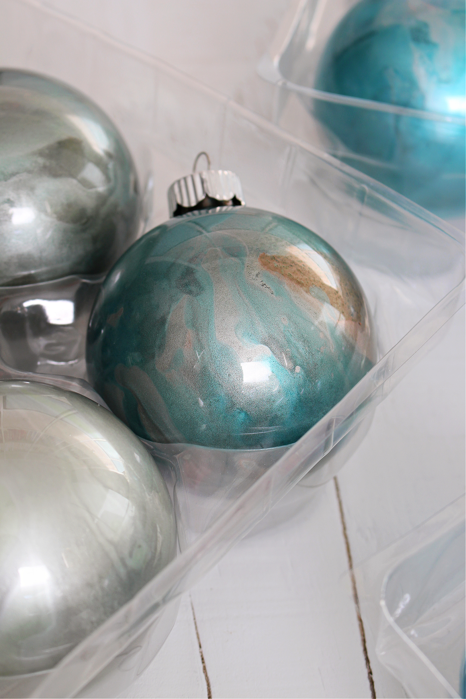 How to Make Hand Painted Ornaments