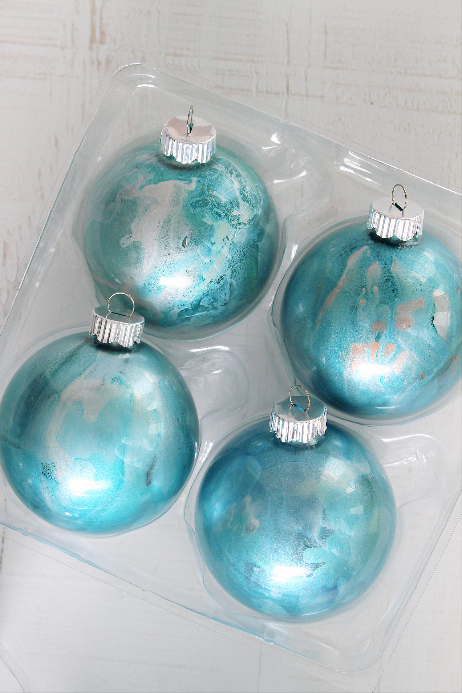 How Do You Hand Paint Ornaments?