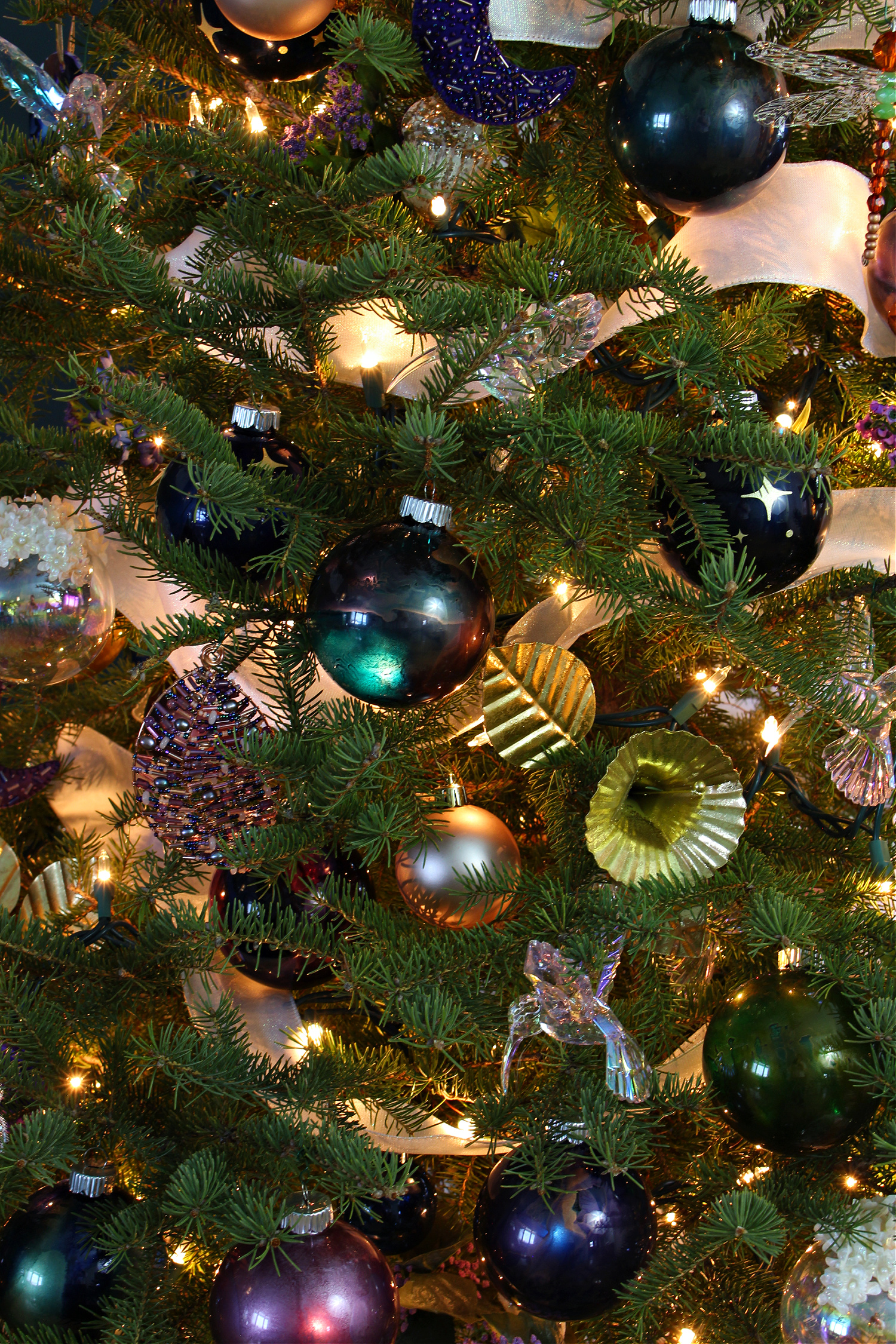Jewel Toned Christmas Tree Theme