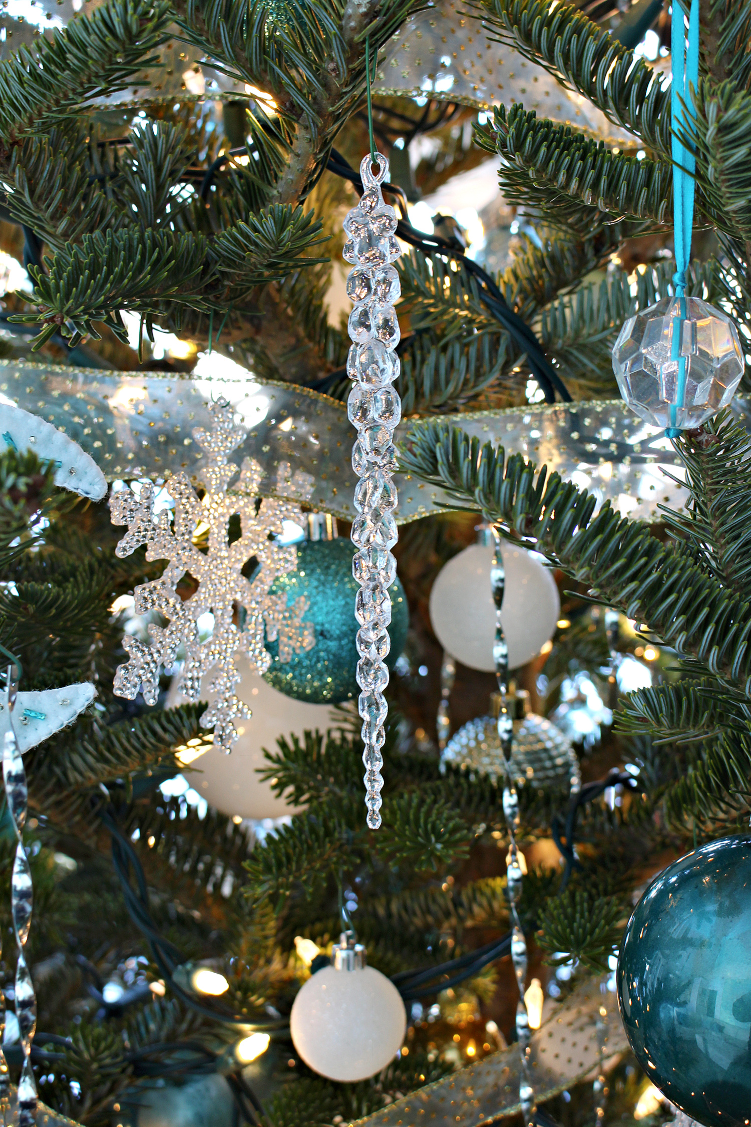 Where to Find Inexpensive Tree Ornaments