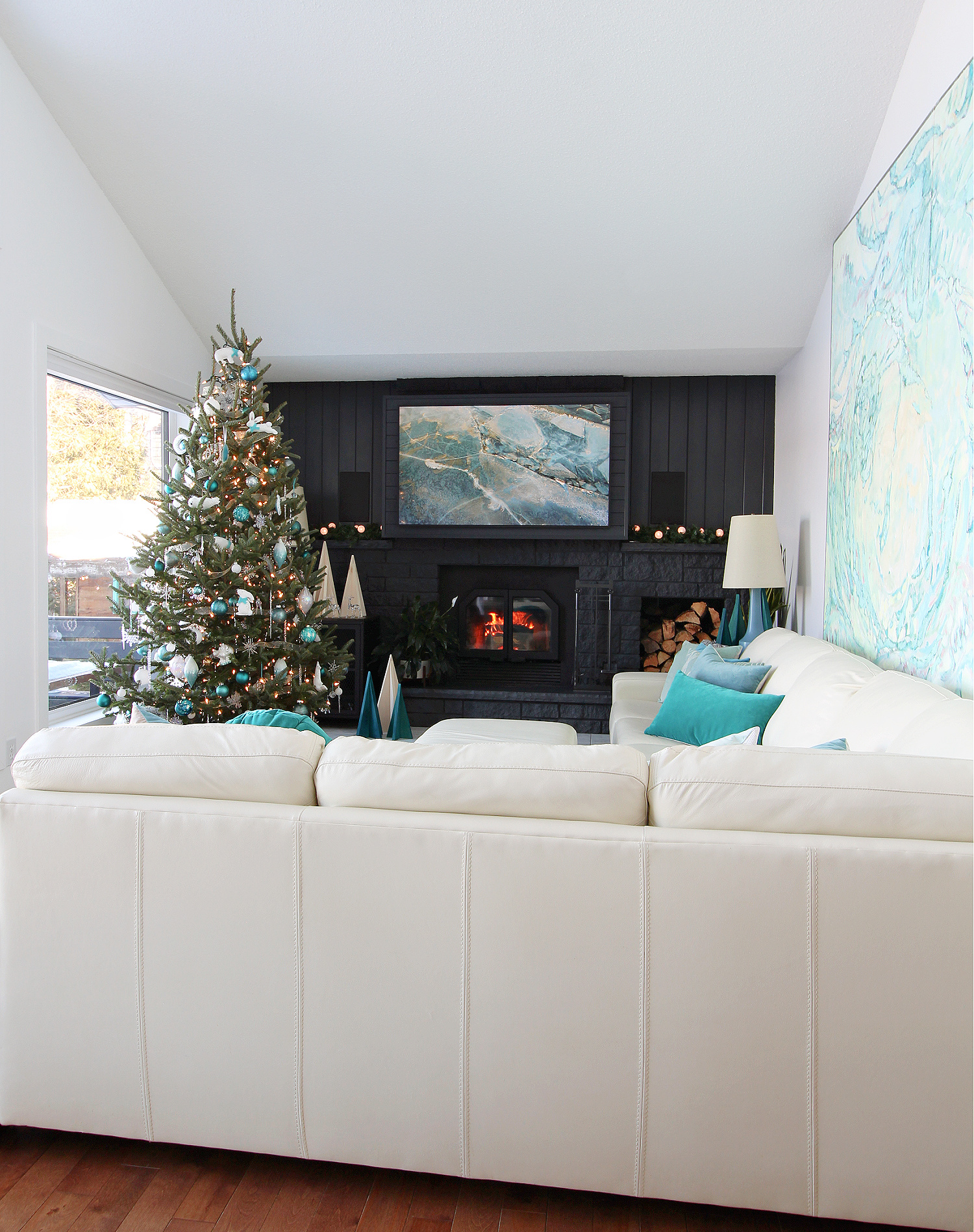 Aqua and White Christmas Tree Theme