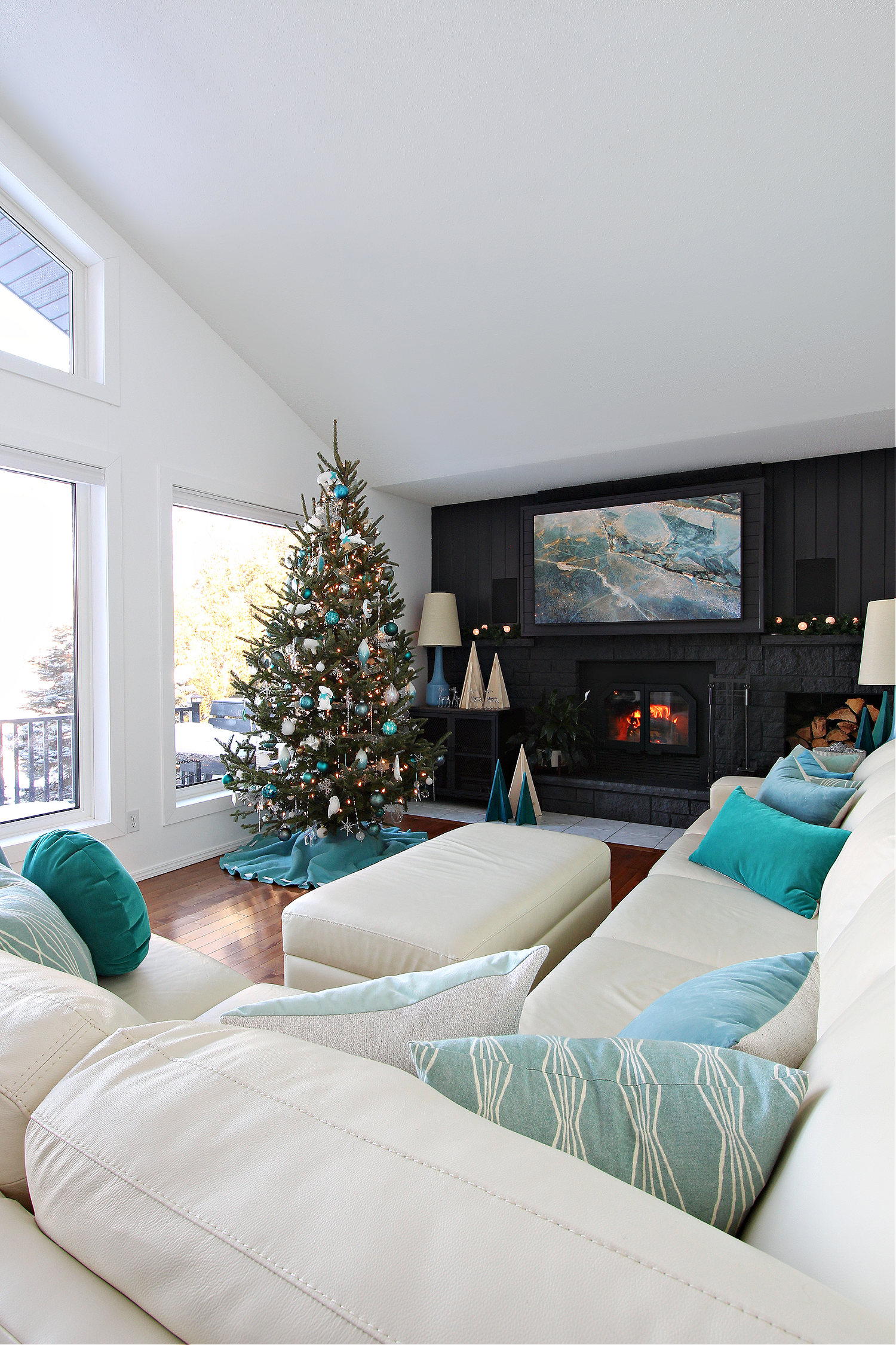 Aqua Christmas Tree Decorating Inspiration