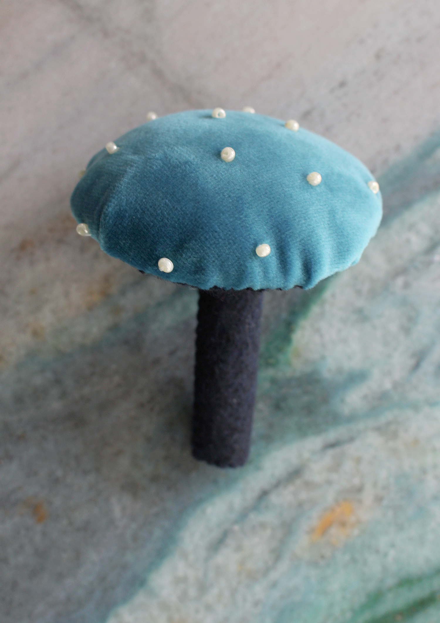 How to Make a Velvet Mushroom Ornament